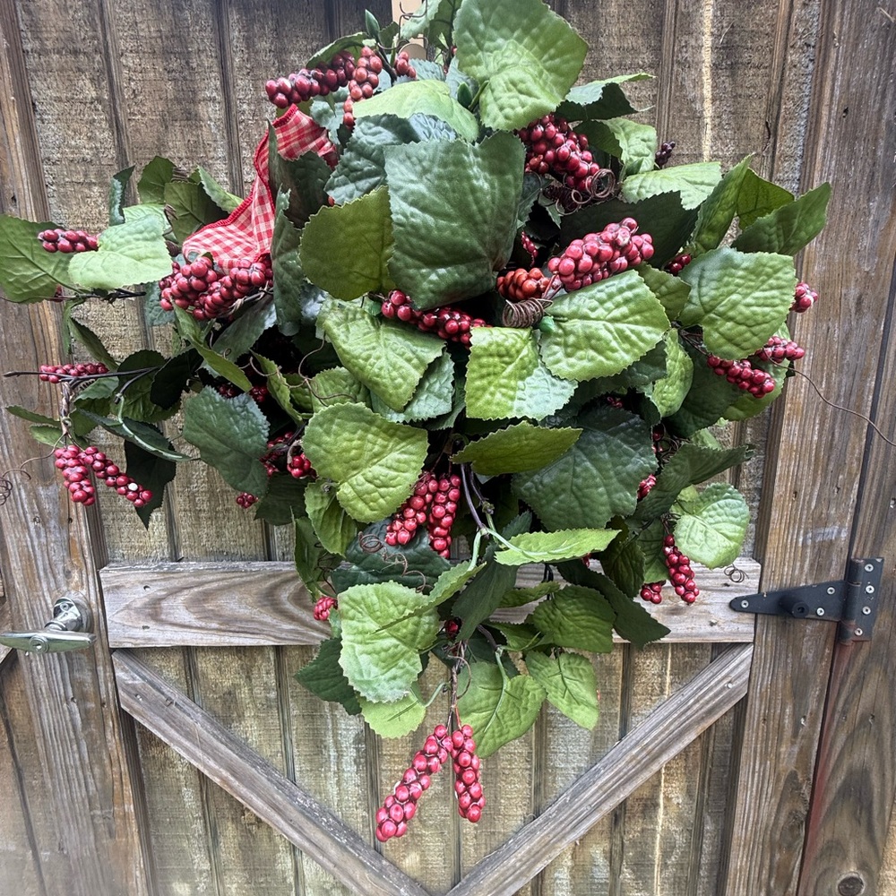 (Sale $5) Festive Green and Red hanging basket